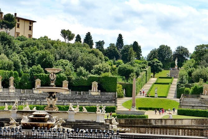 Medici's Mile Walking Tour plus Pitti Palace or Boboli Gardens Ticket - The Experience and Group Dynamics