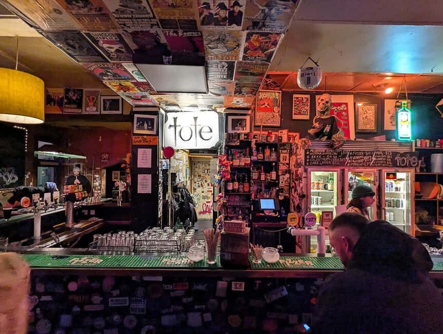 Melbourne Music Venue Pub Crawl with History + 2 Free Drinks - The Heart of the Melbourne Music Pub Crawl