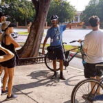 Mérida: Montejo Boulevard and Historic Center bike tour - Monument to the Homeland and Early Stops