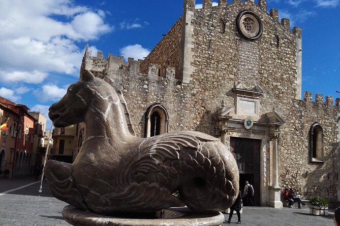 Messina Shore Special Tour of Taormina and Castelmola plus Panoramic Lunch - The Transport and Group Experience