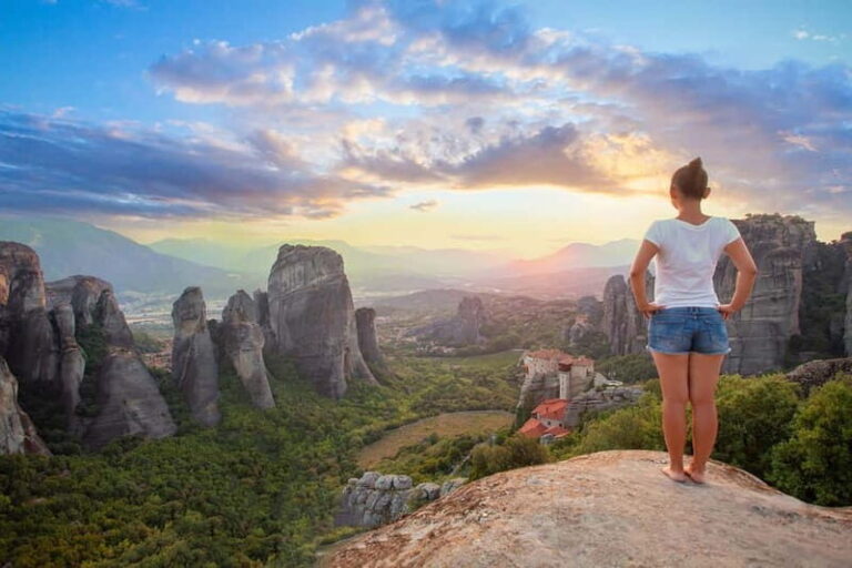 Meteora: Sunset Small Size Tour with Monasteries & Caves - Exploring the Meteora Sunset Small Size Tour