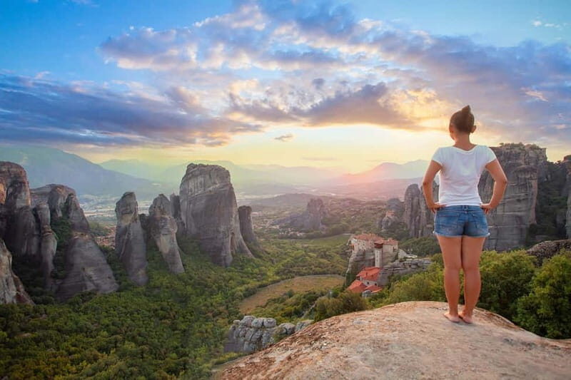 Meteora: Sunset Small Size Tour with Monasteries & Caves - Exploring the Meteora Sunset Small Size Tour