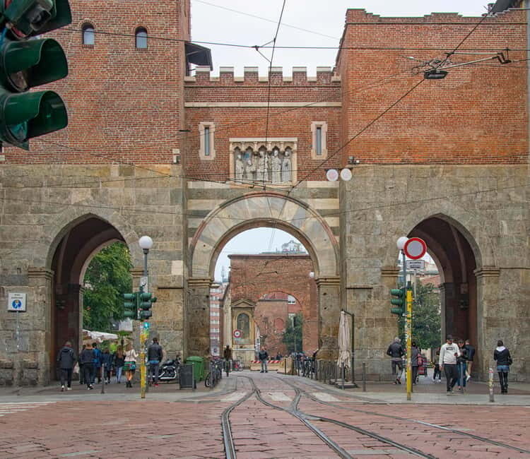 Milan: Colonne di San Lorenzo and Navigli Guided Tour - A Detailed Look at the Milan: Colonne di San Lorenzo and Navigli Tour