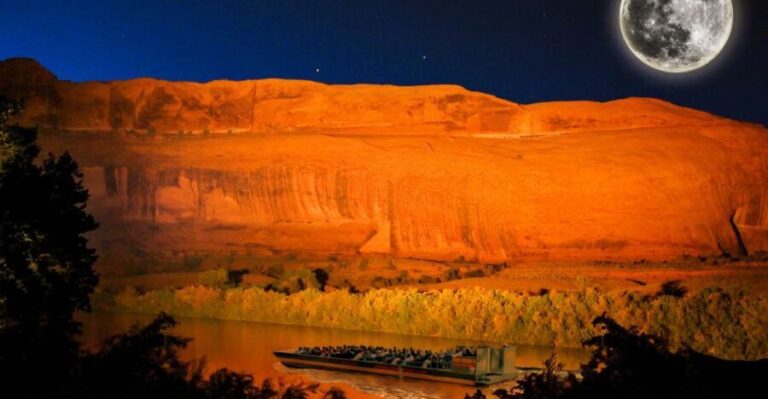 Moab: Colorado River Dinner Cruise with Music and Light Show - The Dining Experience