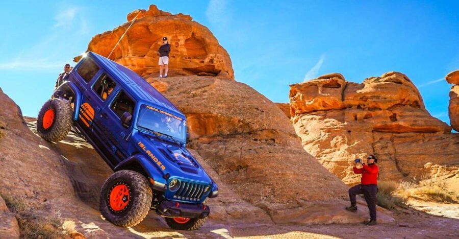 Moab: Off-Road Hell's Revenge Trail Private Jeep Tour - The Itinerary: What to Expect