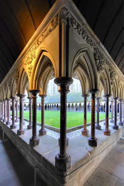 Mont Saint Michel : Full day private guided tour from Paris - The Scenic Drive and Arrival