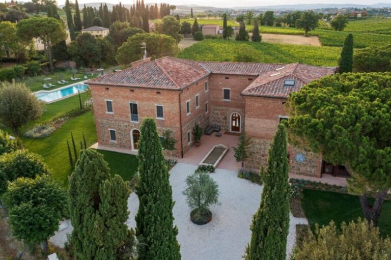 Montepulciano: Wine Tasting in the Tuscan countryside - An In-Depth Look at the Montepulciano Experience