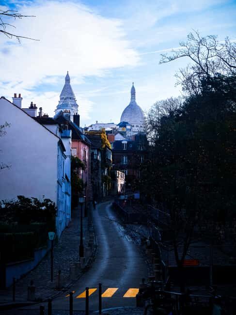 Montmartre: Semi Private Guided Stroll in Bohemian Paris - Who Should Consider This Tour?