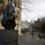 Montmartre. The artist village+its unique charm. My hood. - Exploring Montmartre with a Local Guide