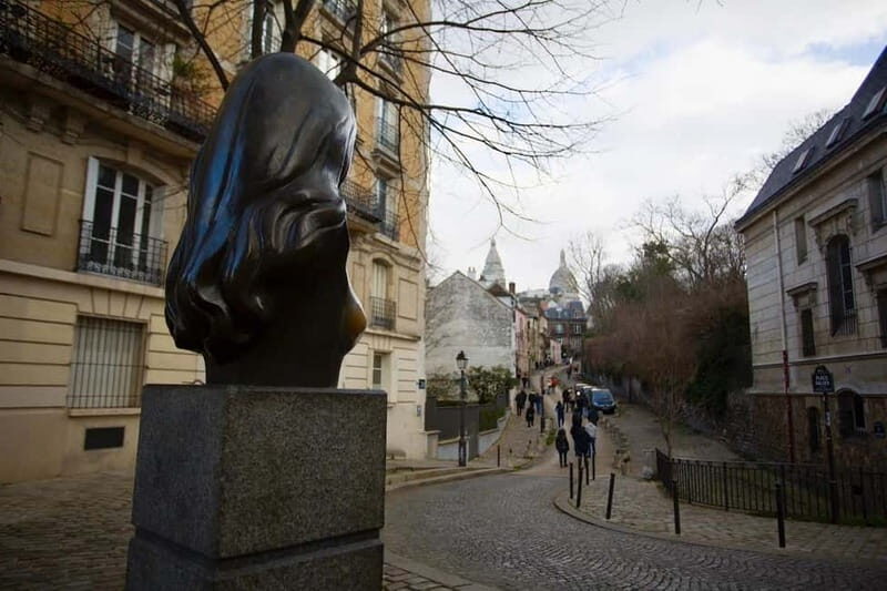 Montmartre. The artist village+its unique charm. My hood. - Exploring Montmartre with a Local Guide