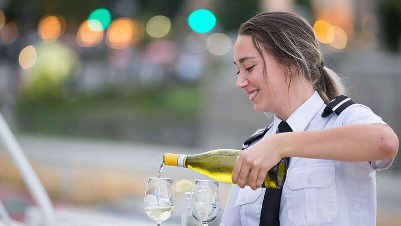 Montreal: Evening Cruise with DJ and Dance Floor - Who Should Consider This Cruise?
