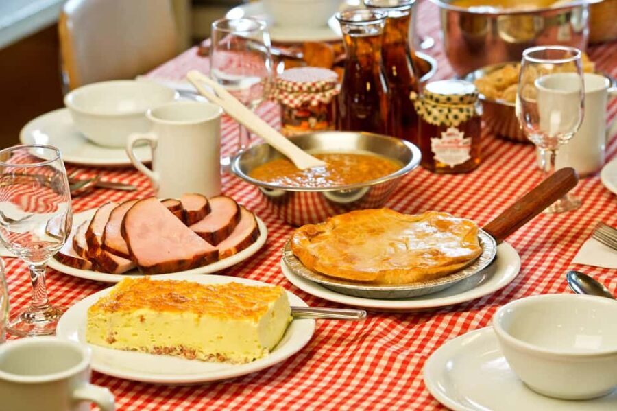 Montreal: Maple Syrup Tour with Sugar Shack & Local Cuisine - Who Will Gain the Most?