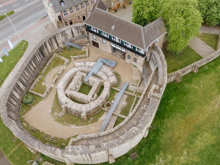Mülheim an der Ruhr: Exclusive tour behind the scenes at Broich Castle - A Deeper Look at the Broich Castle Experience
