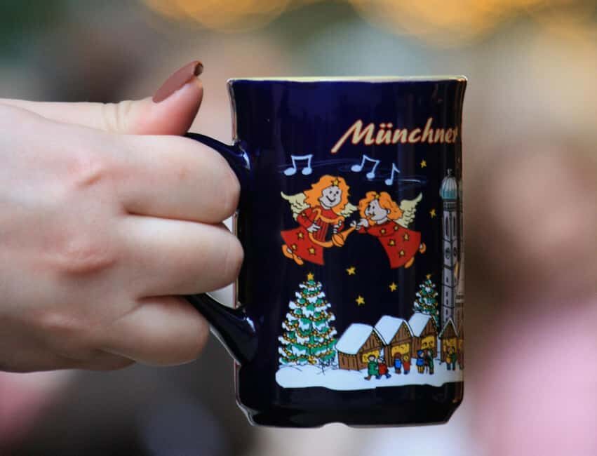 Munich: Christmas market hopping with sightseeing tour - Exploring Munich’s Christmas Charm in Detail