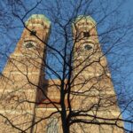 Munich: Private Walking Tour Munich Highlights - Neuer Rathaus: The Town Hall and Its Glimmering Glockenspiel
