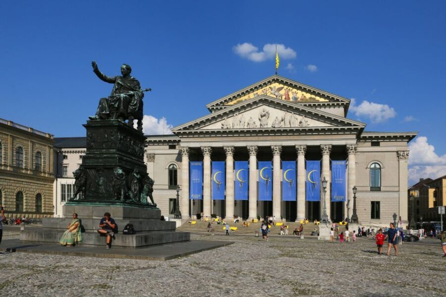 Munich: Walking Tour Old Town 3D VR Tour in GERMAN - A Closer Look at the Munich Old Town 3D VR Tour