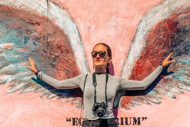 Murals and Graffiti Photoshoot - Posh Melrose with a Photographer in Los Angeles - An In-Depth Look at the Melrose Murals Photoshoot Experience