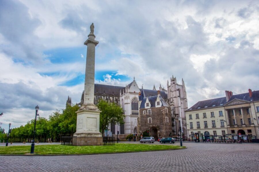 Nantes: Family Quest Guided Walking Tour - Passage Pommeraye: A Shopper’s Wonderland