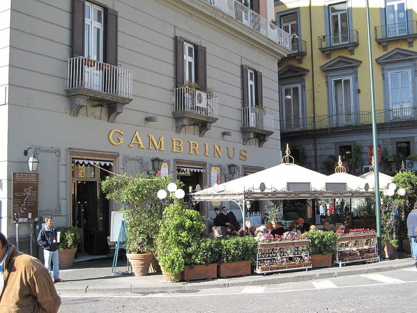 Naples: walk through the city's alleys with local guide - The value of this guided walk