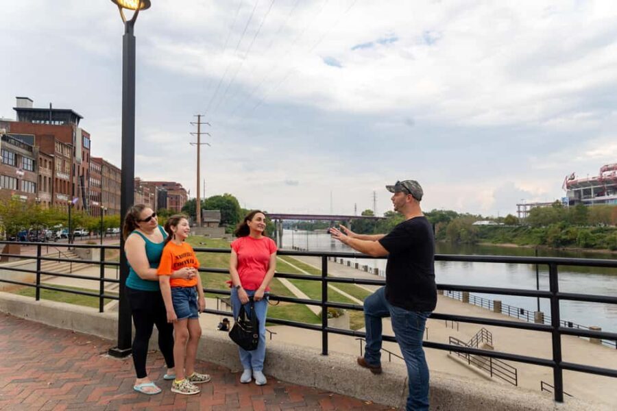 Nashville: The Ryman, Tootsies, Broadway, & Printer's Alley - What to Expect on the Tour