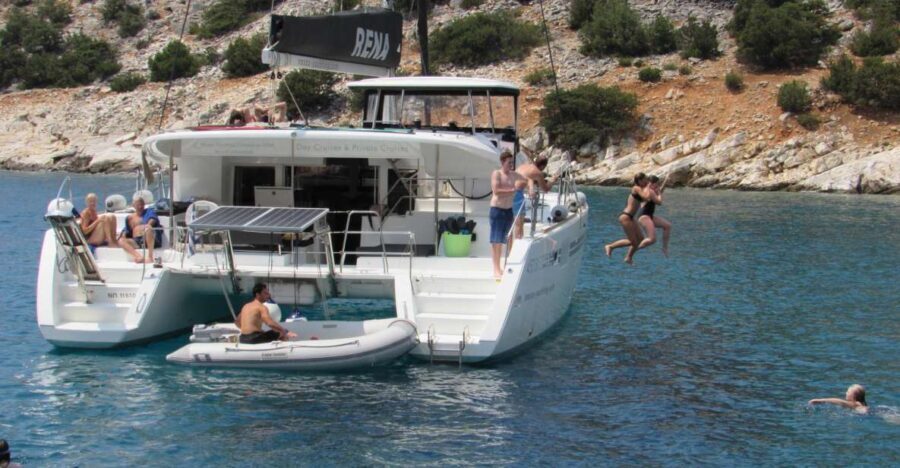 Naxos: Luxury Catamaran Day Trip with Lunch and Drinks - Exploring the Experience in Detail