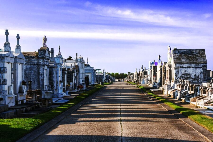 New Orleans: Secrets and Societies Cemetery Experience - A Walk Through History and Culture