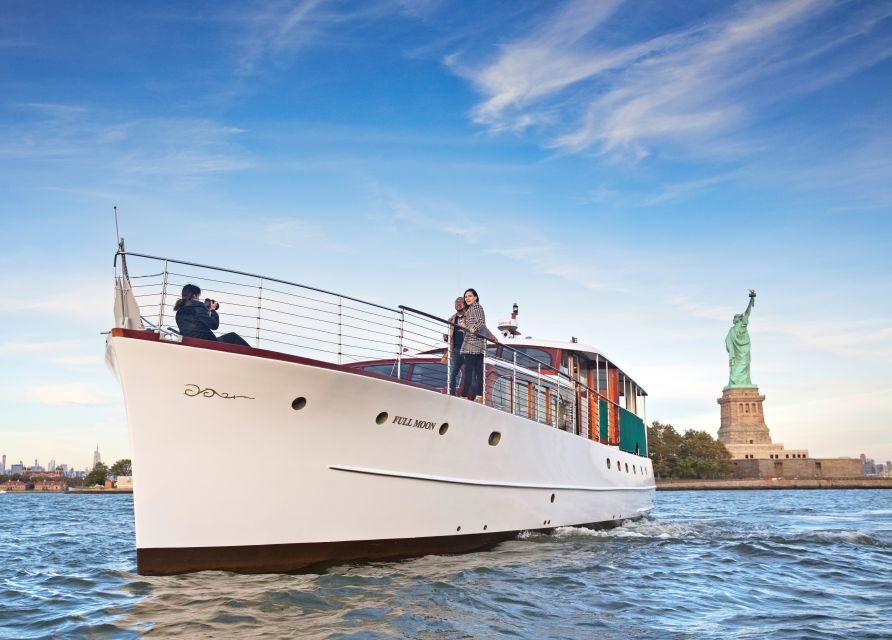 New York City: Mini Yacht Boat Ride with Sightseeing - Detailed Itinerary Breakdown
