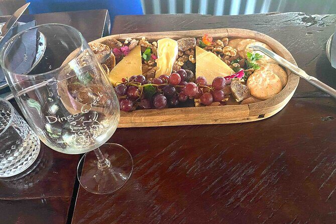 Noosa Hinterland Drinks Private Tour with Gin, Beer, Mead & Wine Tastings - Exploring Pomona: Gin and Village Charm