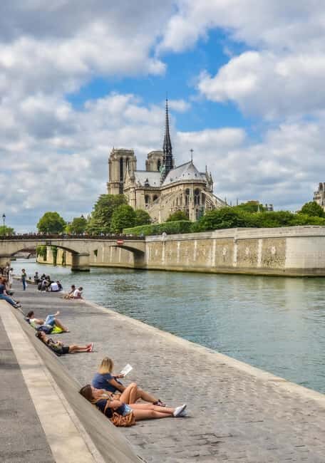 Notre-Dame and Ile de Paris Ile de La Cité private tour - The Conciergerie: A Prison with a Dark Past
