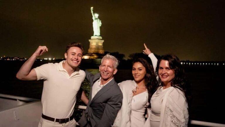 NYC: Manhattan Skyline Dining Cruise - In-Depth Review: What Makes This Tour Stand Out