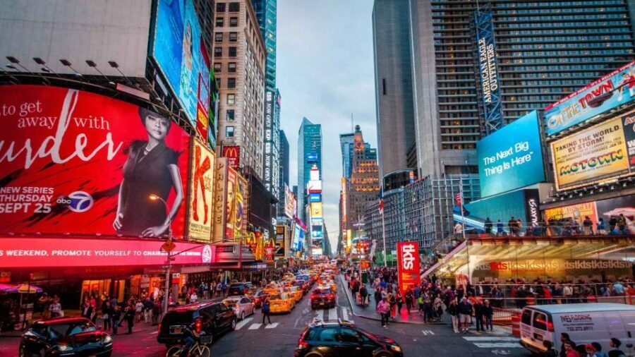 NYC: Private Christmas Lights Horse Carriage Ride - Authentic Moments and Sightings