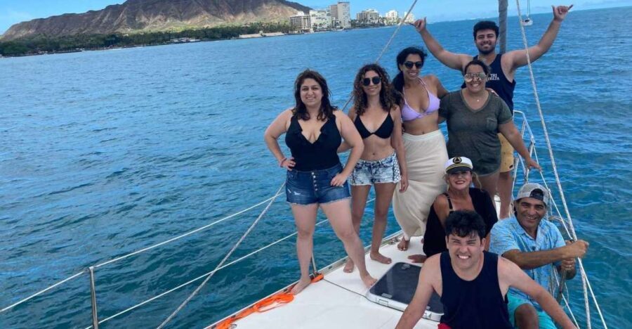 Oahu: Diamond Head Sail - Cruising Past Waikiki and Diamond Head