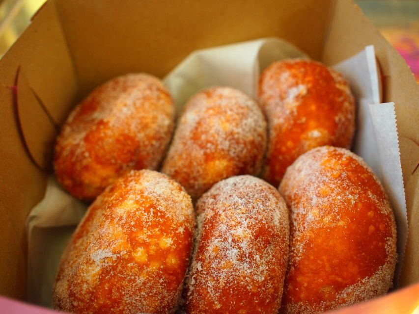 Oahu: Diamond Head Sunrise Hike with Acai Bowl and Malasada