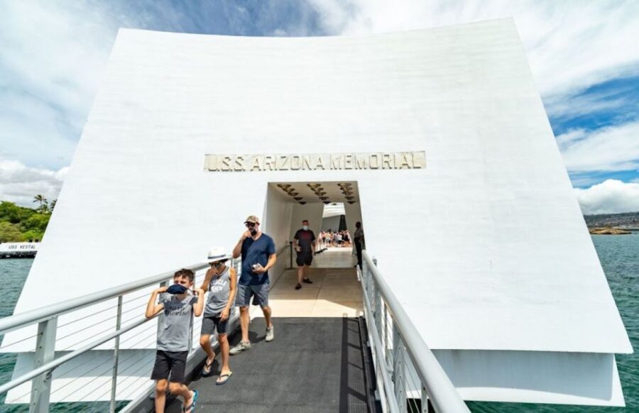 Oahu: Pearl Harbor Battleship & Helicopter Tour - An In-Depth Look at the Pearl Harbor & Helicopter Tour