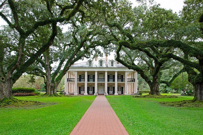 Oak Alley Plantation Tour with Transportation - A Detailed Look at the Oak Alley Plantation Tour