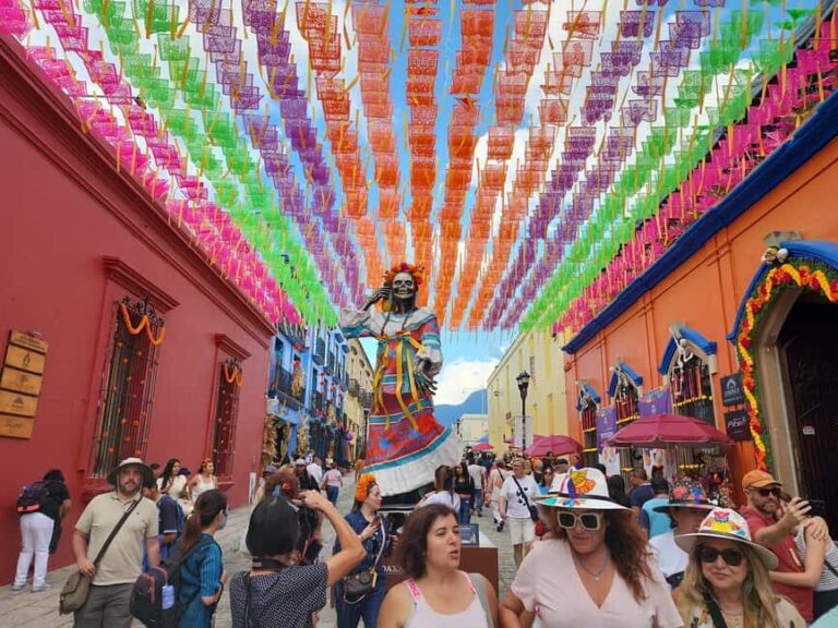 Oaxaca: Day of the Dead Evening Walking Tour with Dinner - Insights from Reviews
