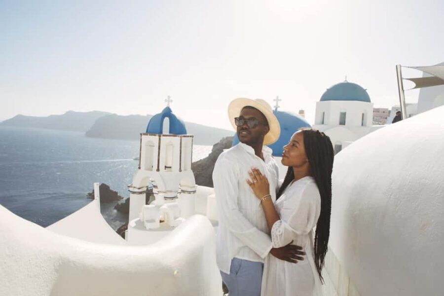 Oia: 30' photo session for couples or solo travelers - Exploring the Experience in Detail