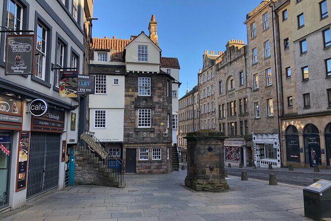 Old Edinburgh Private Walking Tour - A Detailed Look at the Old Edinburgh Private Walking Tour