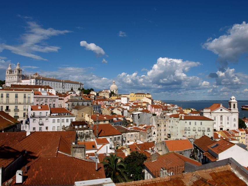 Old town of Lisbon on board of a tuk tuk- 1hour - What’s Included and What’s Not
