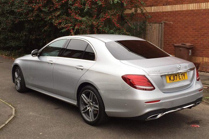 One Way Taxi Transfer from Gatwick Airport to London - The Sum Up