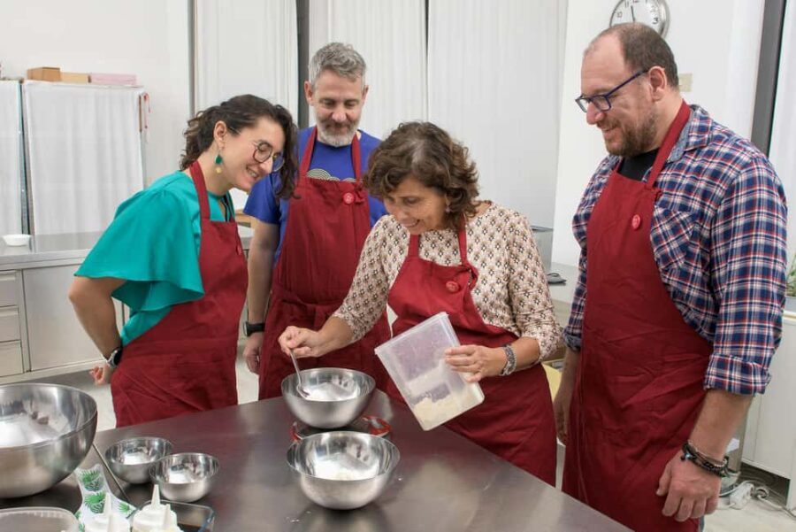 only in ITALIAN - International aperitif + cooking class in Italian - Dettaglio dell’Itinerario e Cosa Aspettarsi
