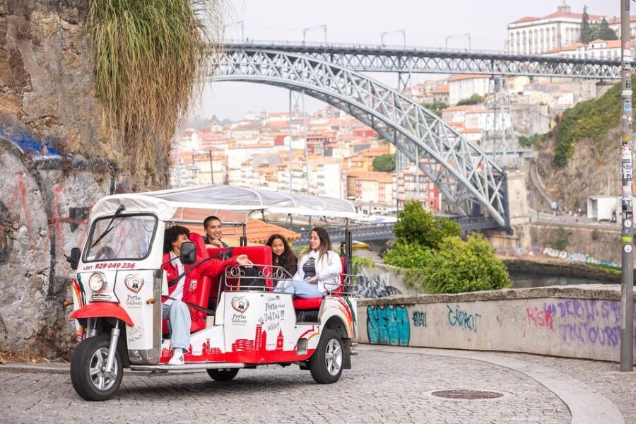 Oporto Tuk Tuk Tour: Among bridges and mysteries - 1.30h - A Detailed Look at the Porto Tuk Tuk Adventure