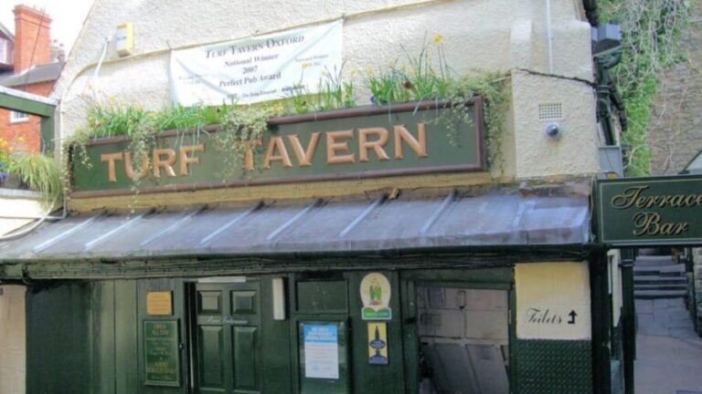 Oxford: Historic Pubs & Taverns Guided Walking Tour - Who Would Love This Tour?