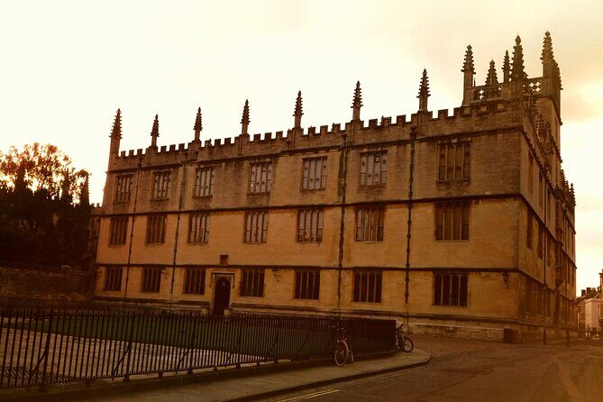 Oxford PRIVATE Pub and City Evening Walking Tour - What Makes This Tour Stand Out?