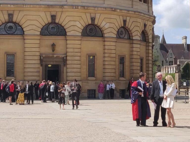 Oxford: Tolkien, Lewis and Alice Walking Tour. Small group! - An In-Depth Look at the Oxford: Tolkien, Lewis and Alice Walking Tour