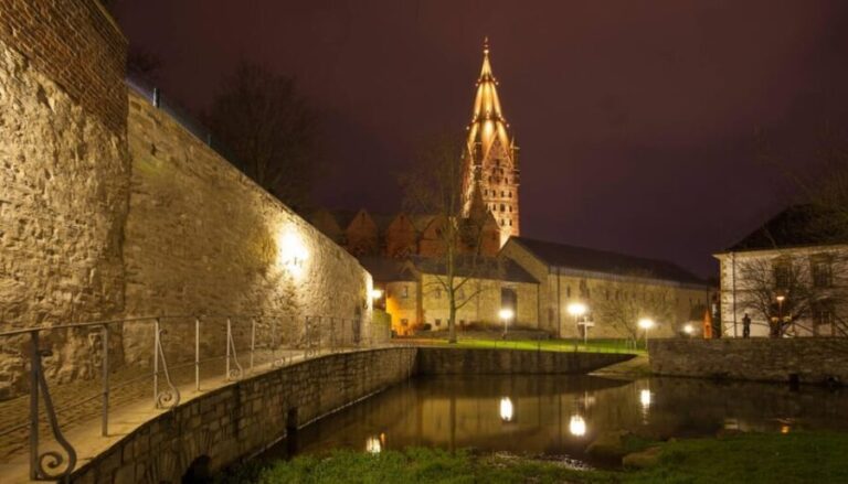 Paderborn: Nachtwächter-Führung (Erlebnistour) - A Walk Through the Old Town with the Night Watchman