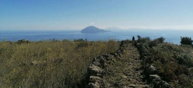 Pantelleria: Trekking among craters and favàre - Exploring the Volcanoes and Craters of Pantelleria