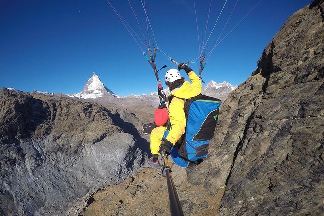 Paragliding mountain flight - The thrill of flight in Zermatt: what to expect