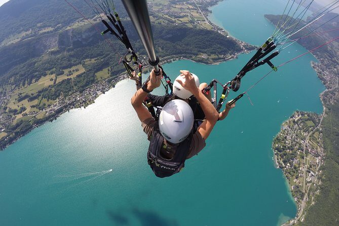 Paragliding Performance flight over the magnificent Lake Annecy - An In-Depth Look at Your Paragliding Adventure