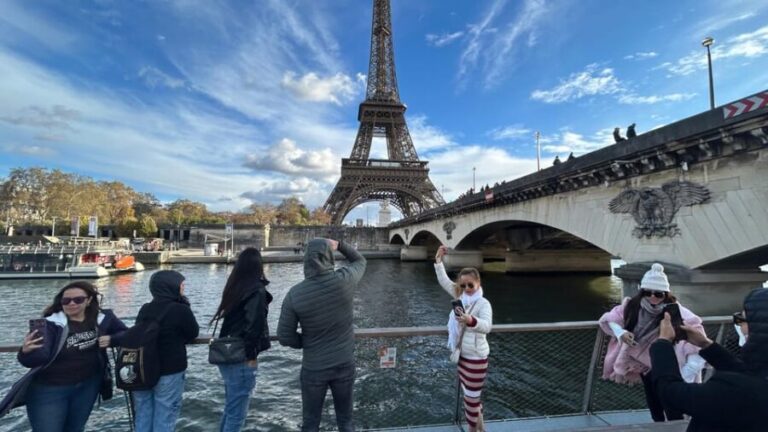 Paris: 1-Hour Sightseeing Cruise and 3-Course Bistro Dinner - What We Loved About This Tour